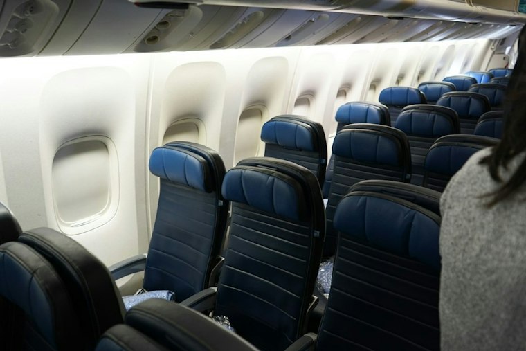 Woman Says United Seatmate Exposed Himself, Still Waits for Charges Weeks Later