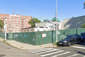 Woodside's Queens Boulevard Gets a 14-Story Tower With a Golf Simulator