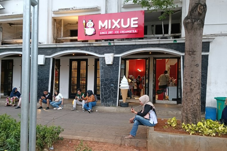 World's Biggest Ice Cream Chain Plots Allston and Quincy Shops