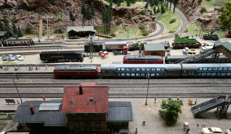 York Expo Center Hosts Massive Train Fair, Draws Collector Who First Came in 1975