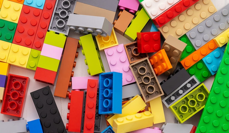 Arnold Unveils 2023 Brick Buddies Storytime Dates With LEGO® Fun and Pool Time for Tots
