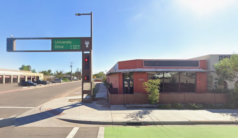 ASU Crowd Packs Tempe Smokehouse For Texas Brisket And Tandoori Turkey