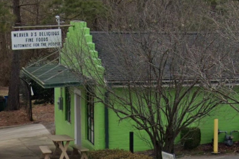 Automatic No More: Athens Icon Weaver D's Serving Final Plates After Nearly 40 Years