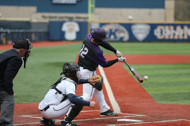 Baseball Goes Big Top As Co-Ed Chicago Snowballs Invade North Side