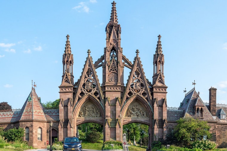 Brooklyn's Green-Wood Cemetery Introduces Eco-Friendly 'Terramation' for Human Composting by 2027 Amid Controversy