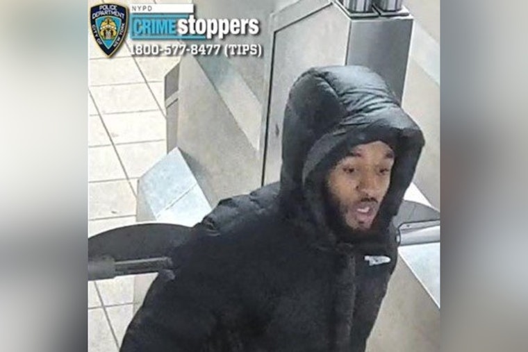 Cigarette-Heist Duo Hits Queens And Midtown 7-Elevens, Cops Say