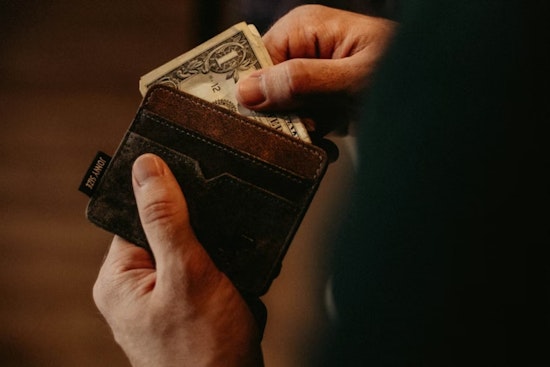 Cleveland Scam Surge: Slick Hustlers Drain Millions From Ohio Wallets