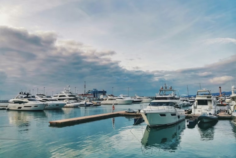 Deep Freeze Turns Cincinnati Marinas Into Boat Graveyards