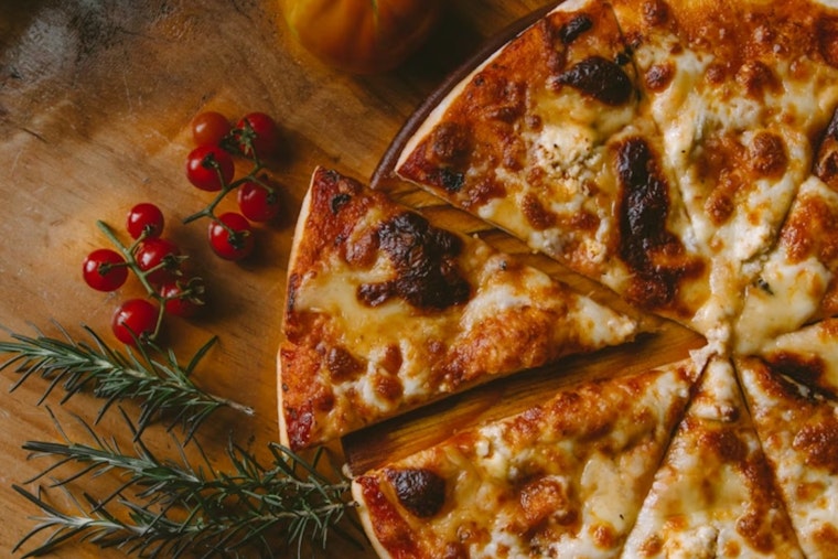 Drive-Thru Slice Spot Za Zoom Targets Alliance Commute Crowd