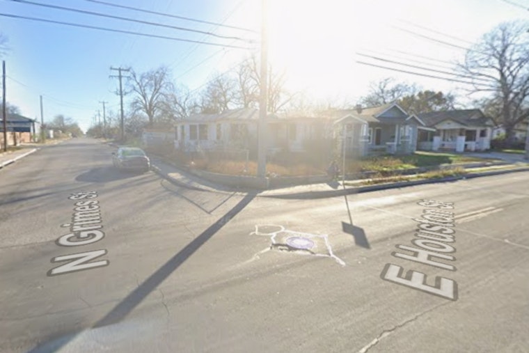 East Side Scramble As San Antonio Neighbors Chase Cat With Jar On Its Head
