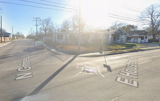 East Side Scramble As San Antonio Neighbors Chase Cat With Jar On Its Head
