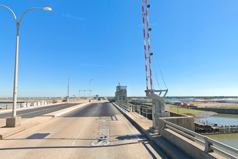 Emergency Closure of Senator Ted Hickey Bridge in Louisiana Disrupts Local Traffic