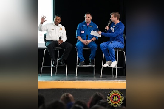 Englewood High School Hosts "The Lifeflight Experience" to Combat Youth Distracted Driving in Jacksonville