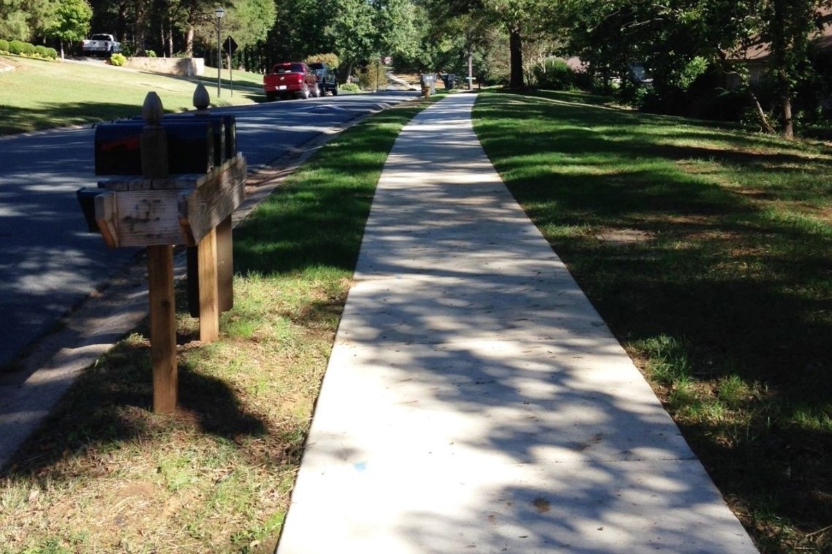 Northeast Charlotte Neighbors Plan To Build Sidewalk