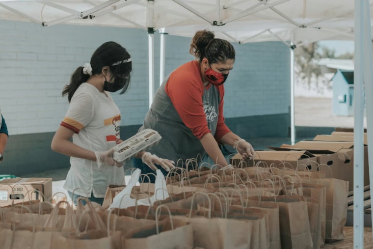 Food Lion Crew Blitzes 8,000 Food Boxes for Salisbury Food Bank