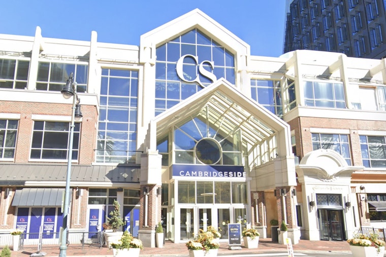 Gato Exotico Turns CambridgeSide Mall Into Tequila Circus