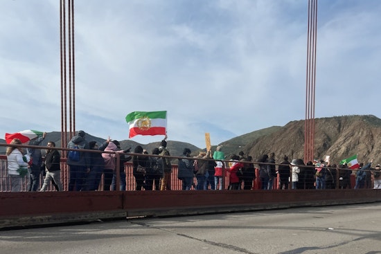 Golden Gate Bridge Turns Into Protest Line as 25,000 Rally for Change in Iran