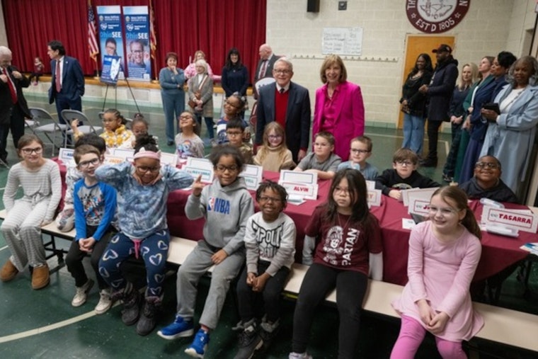 Governor DeWine Advocates for Child Vision Care with OhioSEE Initiative in Boardman School Visit