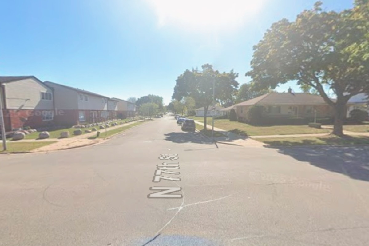 Green Tree Inferno Traps Tenants As Milwaukee Firefighters Pull Off Daring Ladder Rescues