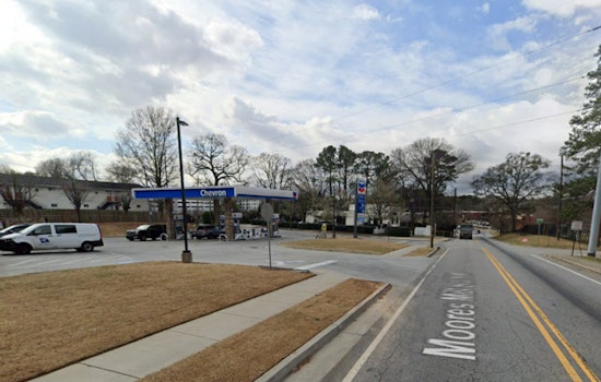 Gunman Cleans Out NW Atlanta Gas Station Register, Caught On Camera