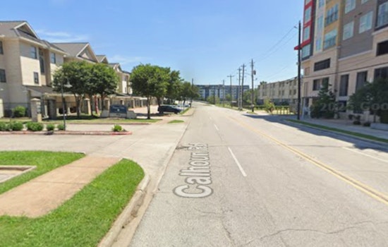 Gunman Shakes Bayou Oaks as UH Students Wake to Parking Lot Stickup