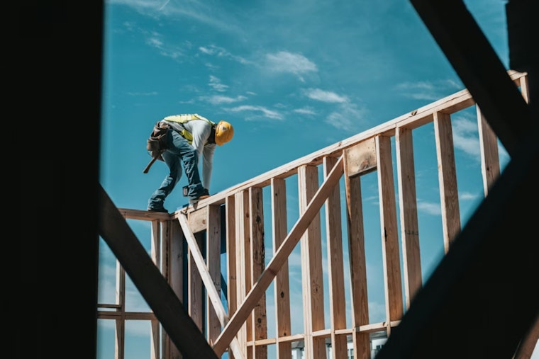 Homebuilder Gloom Deepens As Sticker-Shocked Buyers Walk Away