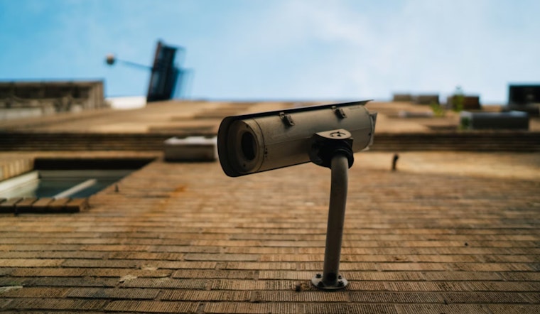 Ladder-Toting Burglars Go High-Rise On Houston Homes As Cops Sound The Alarm