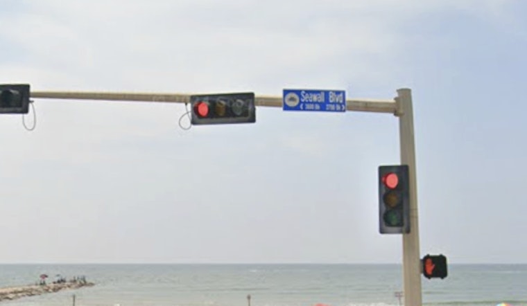 Hundreds Pack Galveston Waterfront to Protest ICE