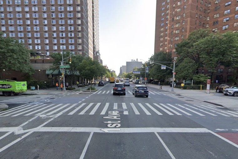 Isaacs Houses Blaze Leaves Three Hurt On Upper East Side
