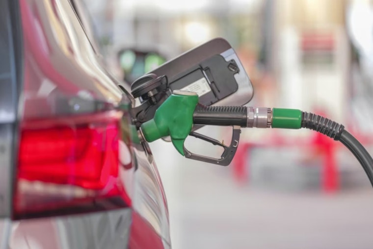 Kearny Mesa Pump Drops Gas Below $4, San Diego Drivers Pounce