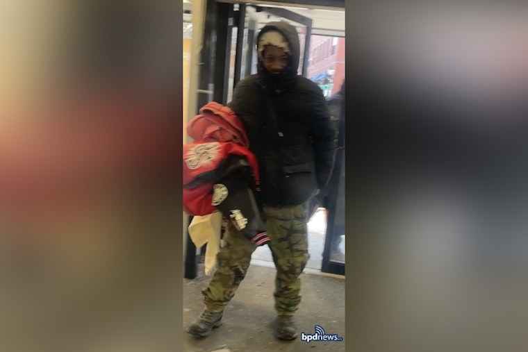 Knife-Wielding Pair Sheds Clothes While Bolting From Roxbury Snipes, Cops Say