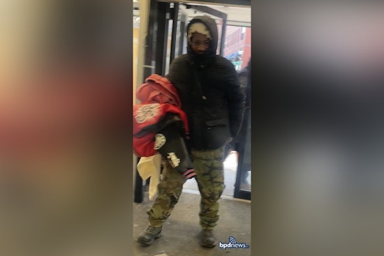 Knife-Wielding Pair Sheds Clothes While Bolting From Roxbury Snipes, Cops Say