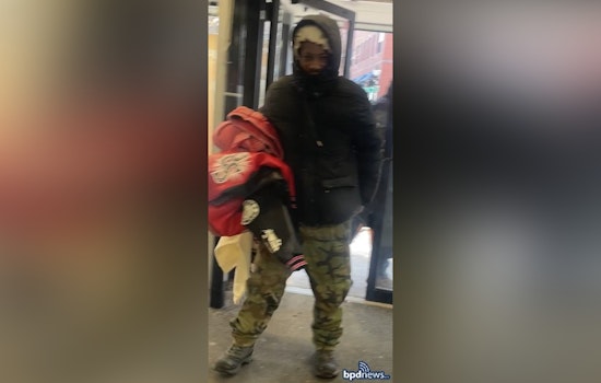 Knife-Wielding Pair Sheds Clothes While Bolting From Roxbury Snipes, Cops Say