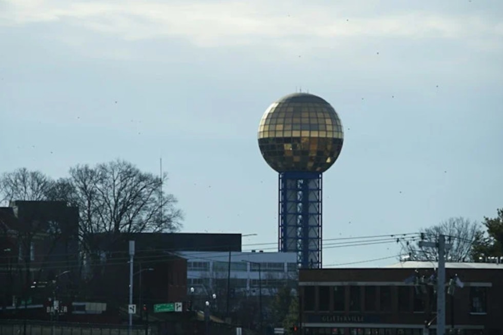 Knoxville Braces as Mountain Snow, Raw Winds Whip Into Town