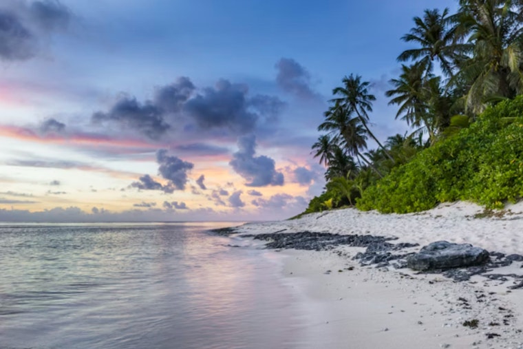 Kona Bluff Palace Fetches $38.25 Million, Shatters Kukio Price Ceiling