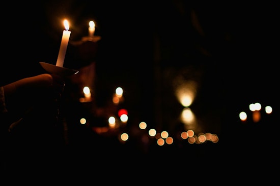 Loop Lights Up As Chicago Grieves Renee Good And Grills ICE