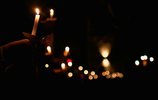 Loop Lights Up As Chicago Grieves Renee Good And Grills ICE