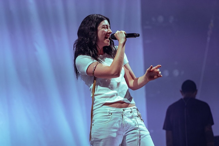 Lorde Drops $204K In Minneapolis Merch Cash On Immigrant Rights Fight