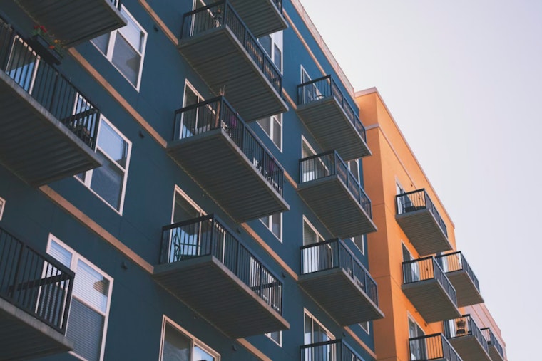 Manhattan Rents Near Record As Buyers Stay Stuck