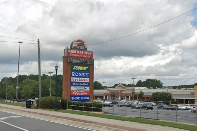 Memorial Bend Shock: Cops Flood Stone Mountain Plaza After Parking Lot Shooting