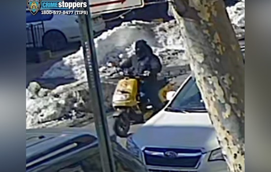 Midtown Creep Trails Teen Into Building, Pulls Gun in Daylight Heist