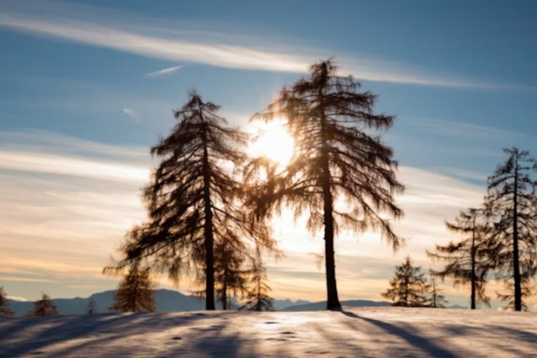 Milwaukee Sees Fading Flurries Followed by Chilly Sunshine and a Gusty Weekend Outlook