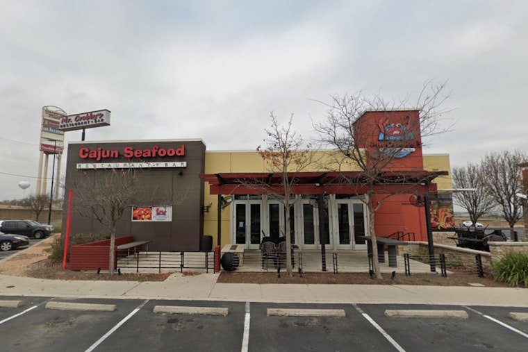 Mr. Crabby’s Splashes Down In Stone Oak On Loop 1604