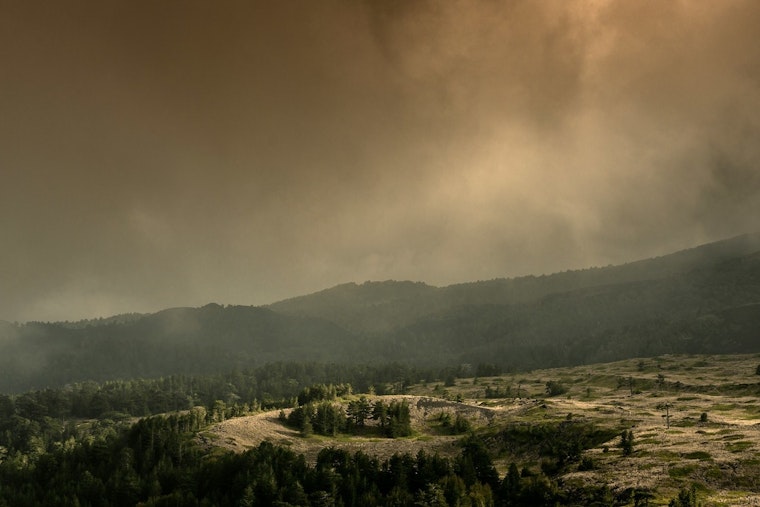 Mystery Smoke Stench Sends Chicago Sniffing Toward Plains Wildfires
