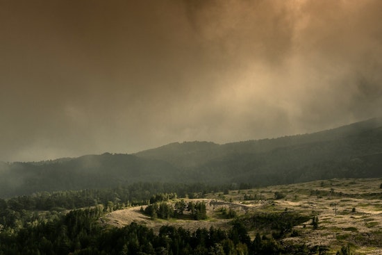 Mystery Smoke Stench Sends Chicago Sniffing Toward Plains Wildfires