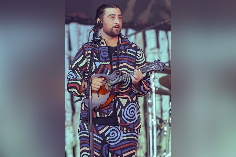 New England's Noah Kahan Announces Hometown Return to Fenway Park for "The Great Divide" Tour