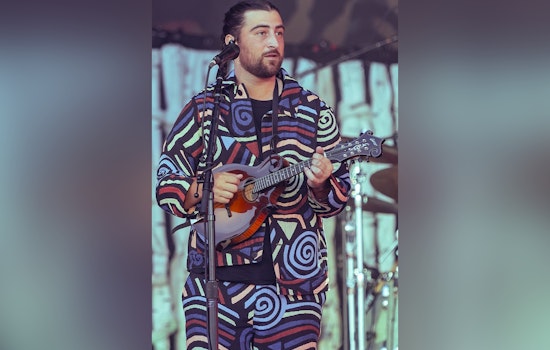 New England's Noah Kahan Announces Hometown Return to Fenway Park for "The Great Divide" Tour