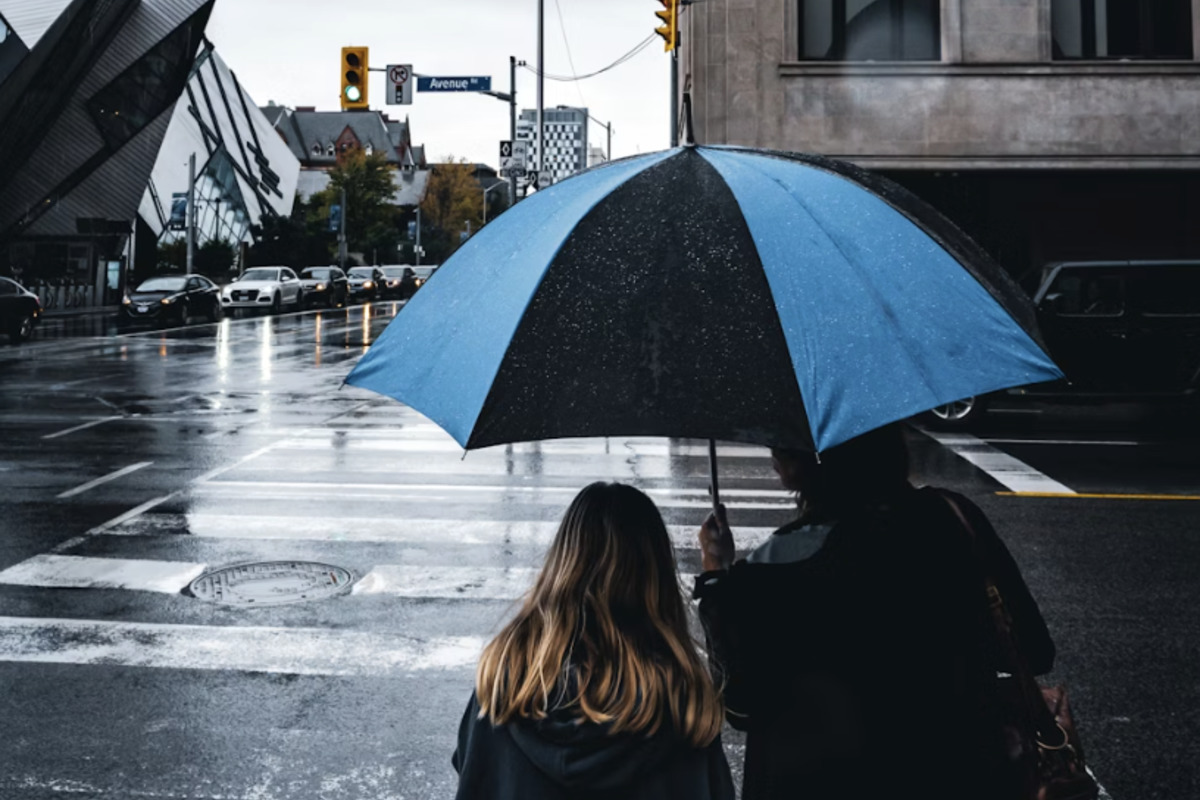 New York City Boroughs Brace for Rain and Dense Fog, Challenging Travel Conditions Expected