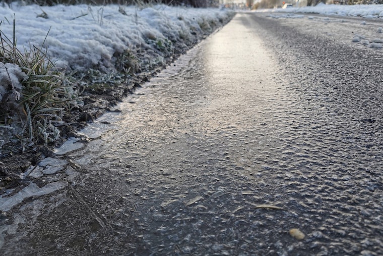 New York City Freezes as Black Ice Makes Morning Commute Dangerous