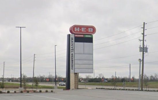 New York Gyro Hut Stampedes Into Manvel Town Center This Summer